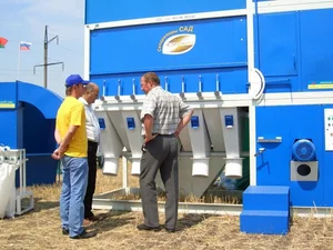 Демонстрация работы агрегатов для очистки зерна